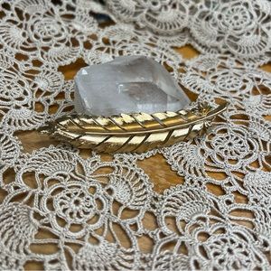 Vintage Trifari Gold Tone Metal Feather Pin Brooch